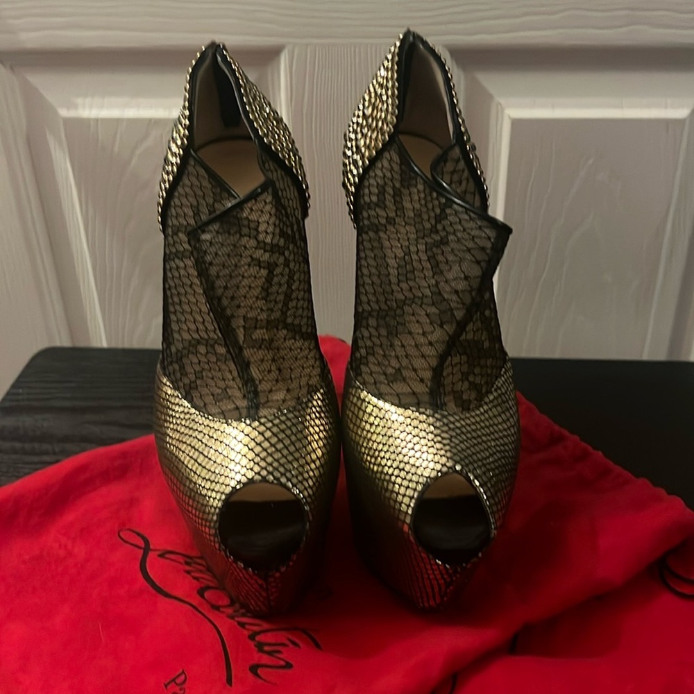RARE CHRISTIAN LOUBOUTIN Strass Aeronotoc Heels